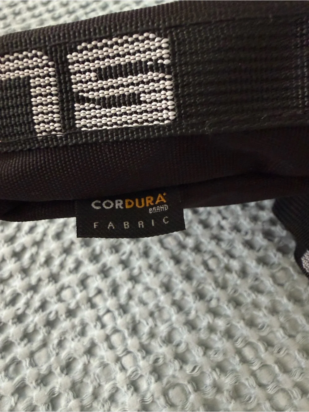 Supreme compact black